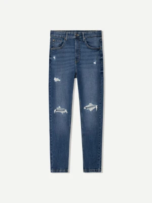 Bershka Jeansy Carrot Fit Z Przetarciami Mężczyzna Niebieski