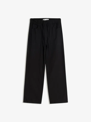 Bershka Jeansy Jogger O Kroju Straight Mężczyzna Czarny