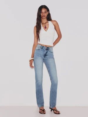 Bershka Jeansy Mom Fit Z Wysokim Stanem Kobieta Wyblakły Niebieski