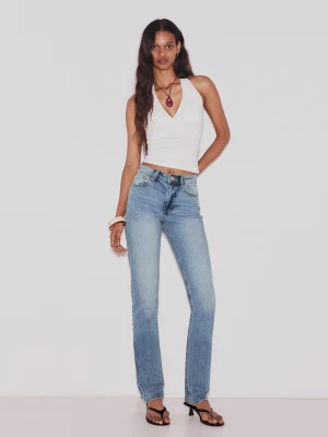 Bershka Jeansy Mom Fit Z Wysokim Stanem Kobieta Wyblakły Niebieski