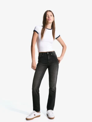 Bershka Komfortowe Jeansy O Kroju Mom Z Wysokim Stanem Kobieta Czarny