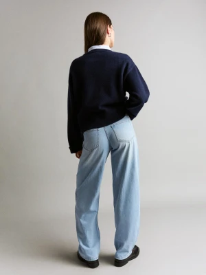 Bershka Jeansy O Kroju Baggy Barrel Kobieta Wyblakły Niebieski