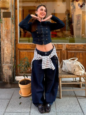 Bershka Jeansy O Kroju Baggy Barrel Z Niskim Stanem Kobieta Granatowy