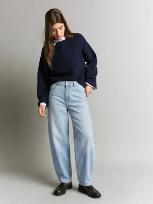 Bershka Jeansy O Kroju Baggy Barrel Z Niskim Stanem Kobieta Wyblakły Niebieski