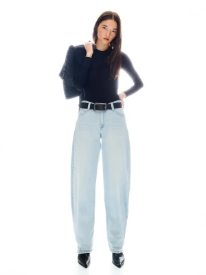 Bershka Jeansy O Kroju Baggy Barrel Z Niskim Stanem Kobieta Wyblakły Niebieski