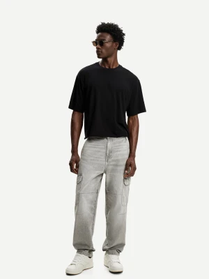 Bershka Jeansy O Kroju Baggy Cargo Mężczyzna Szary