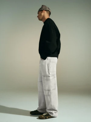 Bershka Jeansy O Kroju Baggy Cargo Mężczyzna Szary