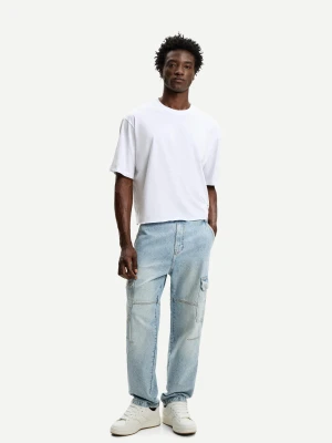 Bershka Jeansy O Kroju Baggy Cargo Mężczyzna Wyblakły Niebieski