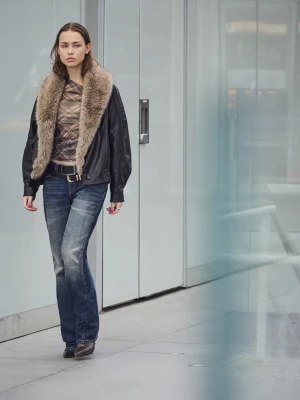 Bershka Jeansy O Kroju Baggy Flare Kobieta Wyblakły Niebieski