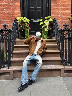 Bershka Jeansy O Kroju Baggy Flare Mężczyzna Wyblakły Niebieski