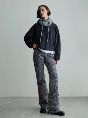 Bershka Jeansy O Kroju Baggy Flare Z Fakturą Kobieta Granatowy