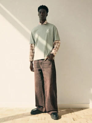 Bershka Jeansy O Kroju Baggy Skater Mężczyzna Brązowy