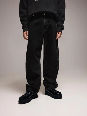 Bershka Jeansy O Kroju Baggy Z Ćwiekami Mężczyzna Czarny