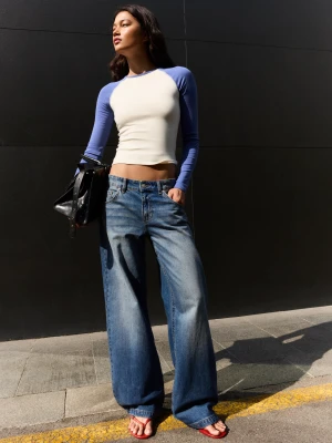 Bershka Jeansy O Kroju Baggy Z Haftem Kobieta Wyblakły Niebieski