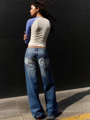 Bershka Jeansy O Kroju Baggy Z Haftem Kobieta Wyblakły Niebieski