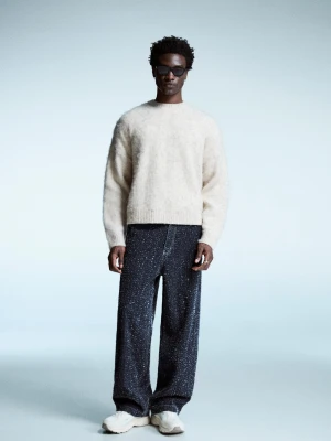 Bershka Jeansy O Kroju Baggy Z Haftem Mężczyzna Granatowy