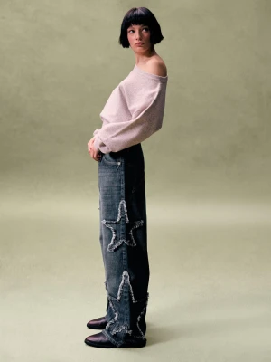 Bershka Jeansy O Kroju Baggy Z Haftowanymi Gwiazdami Kobieta Niebieski