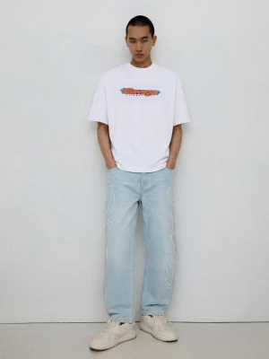 Bershka Jeansy O Kroju Baggy Z Naszywkami Mężczyzna Jasnoniebieski