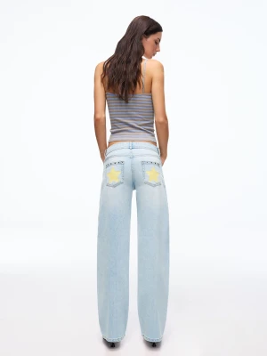 Bershka Jeansy O Kroju Baggy Z Niskim Stanem I Ćwiekami Kobieta Wyblakły Niebieski