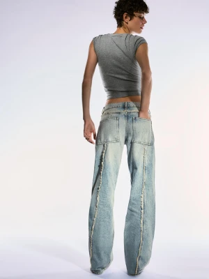 Bershka Jeansy O Kroju Baggy Z Niskim Stanem Z Postrzępieniami Kobieta Wyblakły Niebieski