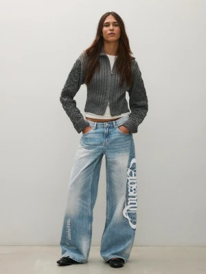 Bershka Jeansy O Kroju Baggy Z Wysokim Stanem, Pranie, Naszywka Kobieta Wyblakły Niebieski
