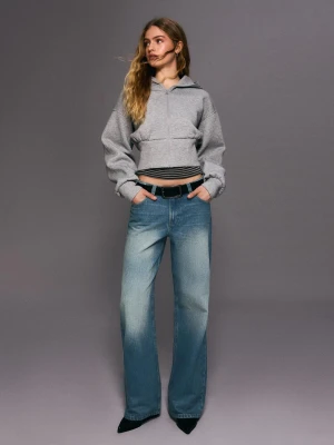 Bershka Jeansy O Kroju Baggy Ze Średnim Stanem Kobieta Wyblakły Niebieski