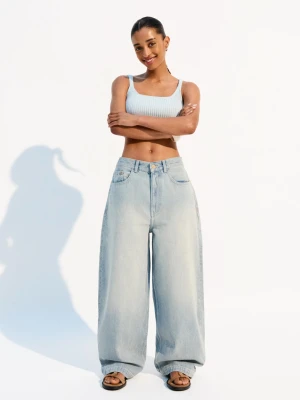 Bershka Jeansy O Kroju Barrel Kobieta Jasnoniebieski