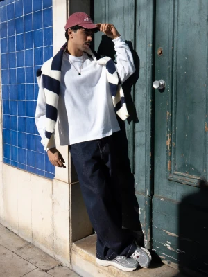 Bershka Jeansy O Kroju Barrel Mężczyzna Granatowy