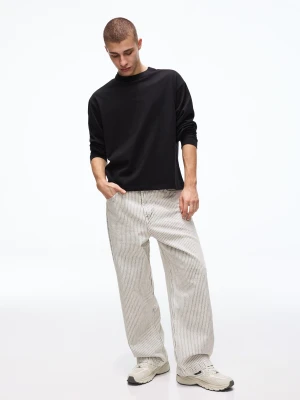 Bershka Jeansy O Kroju Barrel Mężczyzna Szary