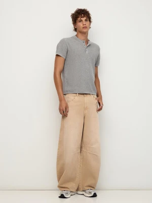 Bershka Jeansy O Kroju Barrel Mężczyzna Wielbłądzi