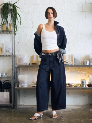 Bershka Jeansy O Kroju Barrel O Krótszym Kroju Kobieta Niebieski