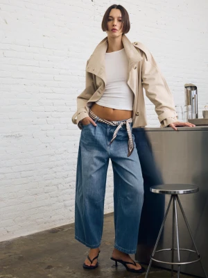Bershka Jeansy O Kroju Barrel O Krótszym Kroju Kobieta Wyblakły Niebieski
