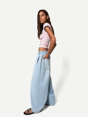 Bershka Jeansy O Kroju Barrel Z Gumą W Pasie Kobieta Wyblakły Niebieski