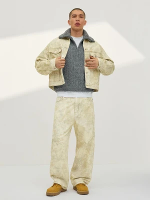 Bershka Jeansy O Kroju Barrel Z Nadrukiem Mężczyzna Zielony