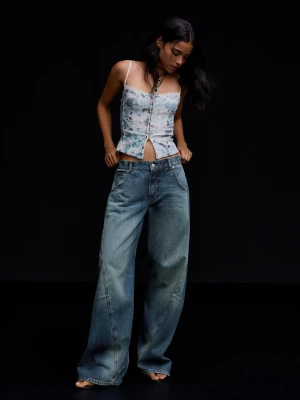 Bershka Jeansy O Kroju Barrel Z Niskim Stanem Kobieta Niebieski