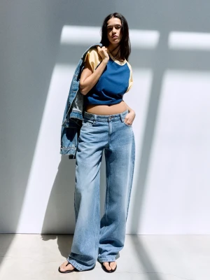 Bershka Jeansy O Kroju Barrel Z Niskim Stanem Kobieta Wyblakły Niebieski