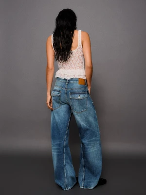 Bershka Jeansy O Kroju Barrel Z Niskim Stanem Kobieta Wyblakły Niebieski