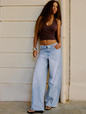 Bershka Jeansy O Kroju Barrel Z Podwiniętym Pasem Kobieta Wyblakły Niebieski