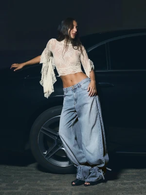 Bershka Jeansy O Kroju Barrel Z Wysokim Stanem I Kokardami Kobieta Wyblakły Niebieski