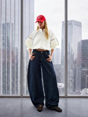 Bershka Jeansy O Kroju Barrel Z Wysokim Stanem Kobieta Granatowy