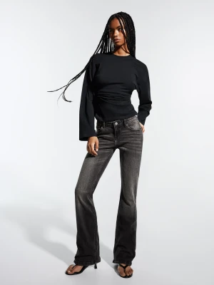 Bershka Jeansy O Kroju Bootcut Slim Z Niskim Stanem Kobieta Czarny