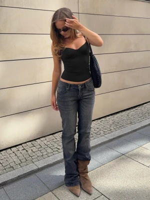Bershka Jeansy O Kroju Bootcut Slim Z Niskim Stanem Kobieta Czarny