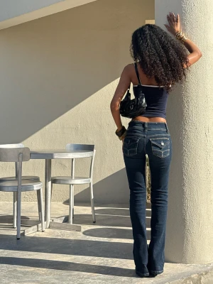 Bershka Jeansy O Kroju Bootcut Z Niskim Stanem Kobieta Granatowy