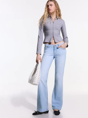 Bershka Jeansy O Kroju Bootcut Z Niskim Stanem Kobieta Jasnoniebieski