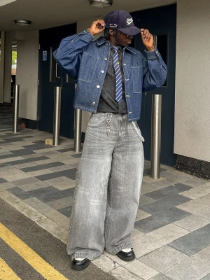 Bershka Jeansy O Kroju Extra Baggy Mężczyzna Ciemnoszary