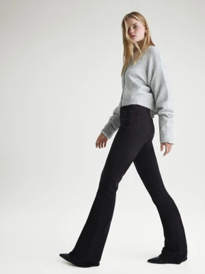 Bershka Jeansy O Kroju Flare Kobieta Czarny
