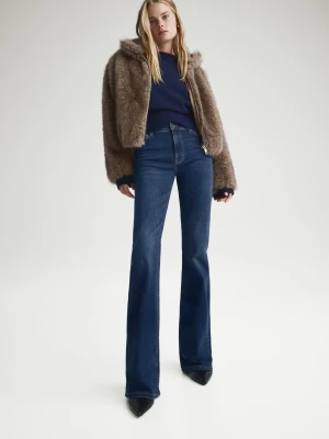 Bershka Jeansy O Kroju Flare Kobieta Niebieski