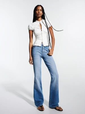 Bershka Jeansy O Kroju Flare Kobieta Wyblakły Niebieski