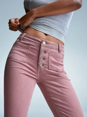 Bershka Jeansy O Kroju Flare O Krótszym Kroju Kobieta Różowy