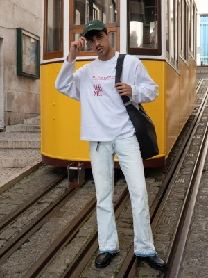 Bershka Jeansy O Kroju Flare Straight Mężczyzna Jasnoniebieski